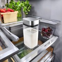 Контейнер для молока KitchenAid объемом 26,7 унций с шлангом и крышкой (KESMC) 5413184905453