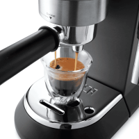 Рожковая кофеварка De'Longhi Dedica EC 685.BK