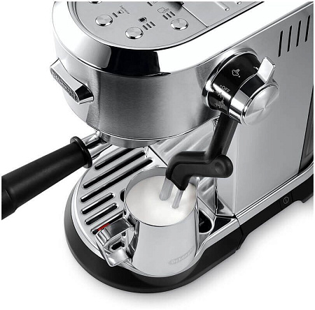 Кофеварка рожковая DeLonghi EC950.M